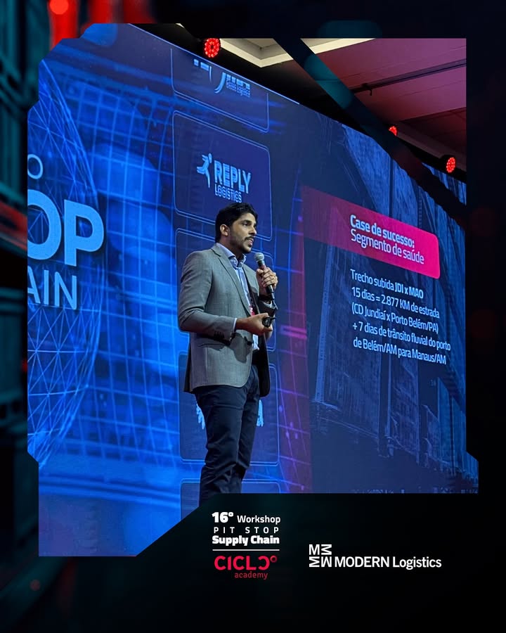 Filipe Araújo, Diretor Comercial da MODERN Logistics, apresenta um case de logística no palco do 16º Workshop PIT STOP Supply Chain da CICLO Academy. Ao fundo, um mapa da América do Sul com operações destacadas.
